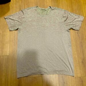 Lululemon Men’s Vented Shirt, Size Large, Green and Red Pattern